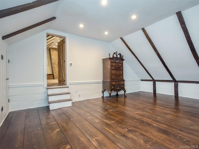 150 Main Street, Roslyn, NY 11576