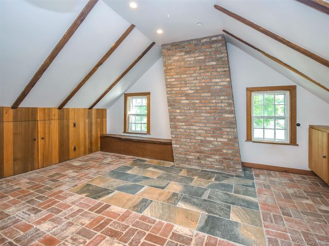 150 Main Street, Roslyn, NY 11576