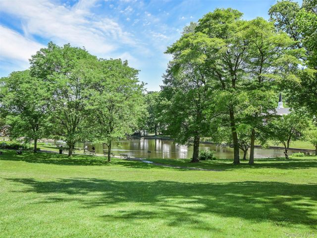 150 Main Street, Roslyn, NY 11576