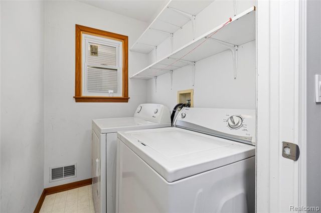 8872 Lagoon Drive, Brighton, MI 48116