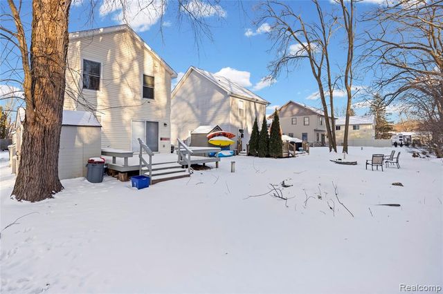 8872 Lagoon Drive, Brighton, MI 48116