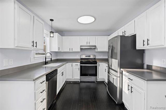 8872 Lagoon Drive, Brighton, MI 48116