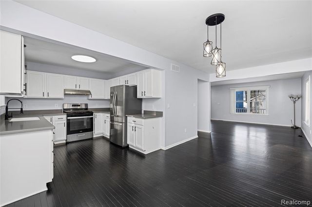 8872 Lagoon Drive, Brighton, MI 48116