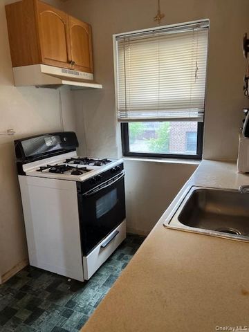 47-19 216 Street 2B, Bayside, NY 11361