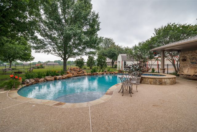 9687 County Road 483, Lavon, TX 75166