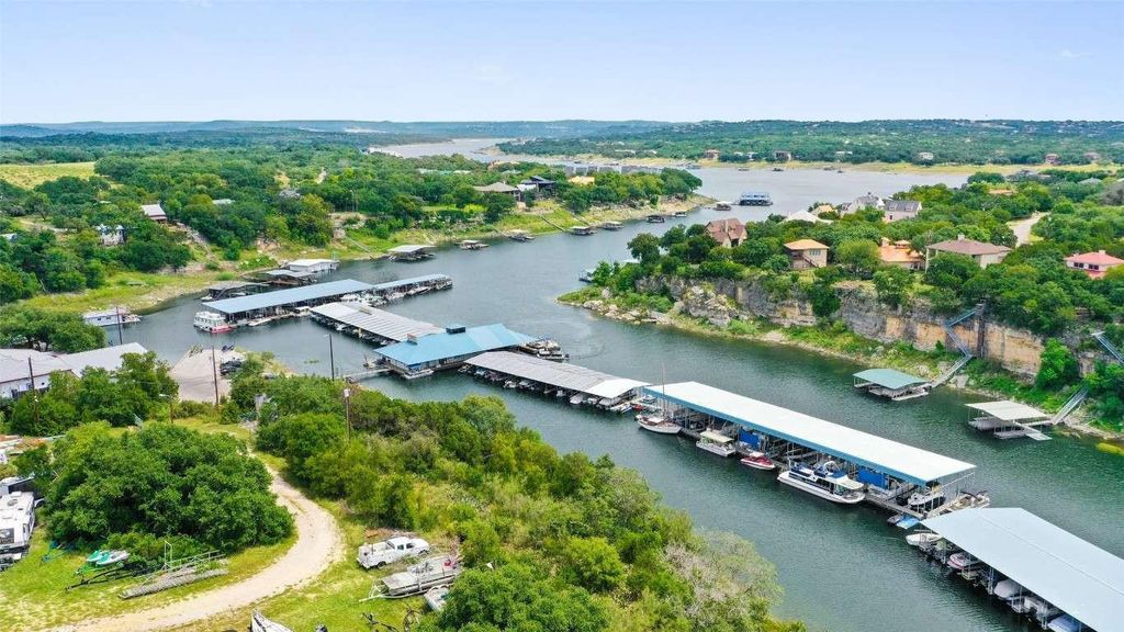 22108-2 Moulin DR, Briarcliff, TX 78669