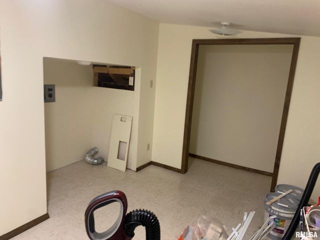 1109 N PARK Avenue, Herrin, IL 62948