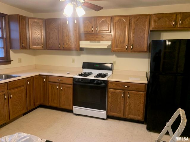 1109 N PARK Avenue, Herrin, IL 62948