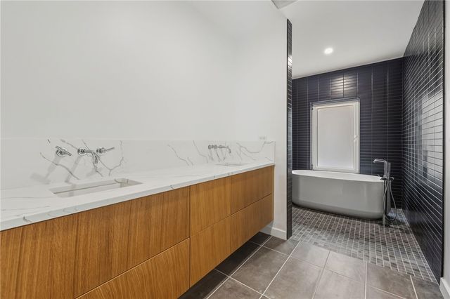 817 SE H Street, Bentonville, AR 72712