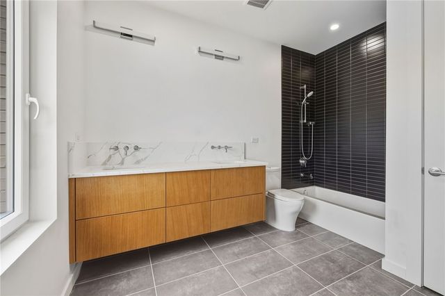 817 SE H Street, Bentonville, AR 72712