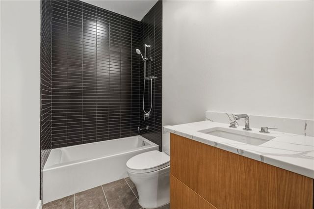 817 SE H Street, Bentonville, AR 72712