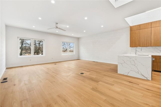 817 SE H Street, Bentonville, AR 72712