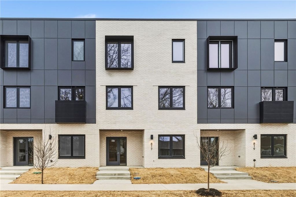 817 SE H Street, Bentonville, AR 72712