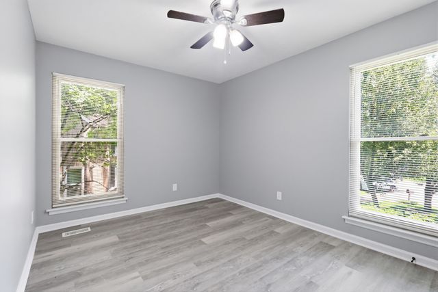536 New Castle Ln, Hermitage, TN 37076