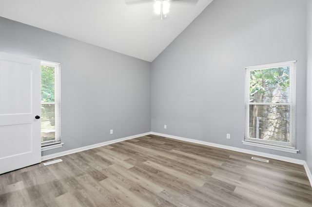 536 New Castle Ln, Hermitage, TN 37076