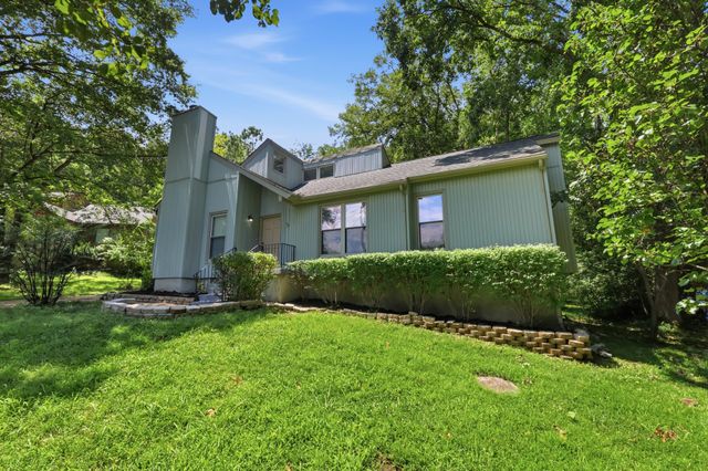 536 New Castle Ln, Hermitage, TN 37076