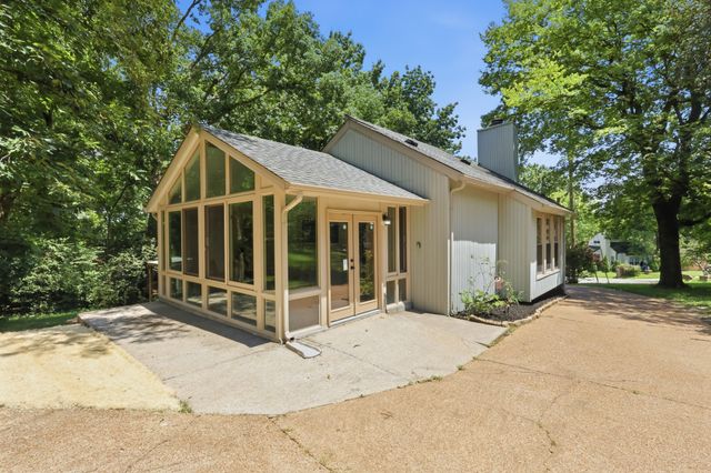 536 New Castle Ln, Hermitage, TN 37076