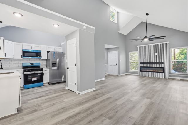536 New Castle Ln, Hermitage, TN 37076