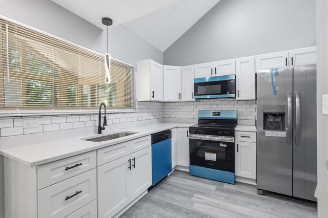 536 New Castle Ln, Hermitage, TN 37076