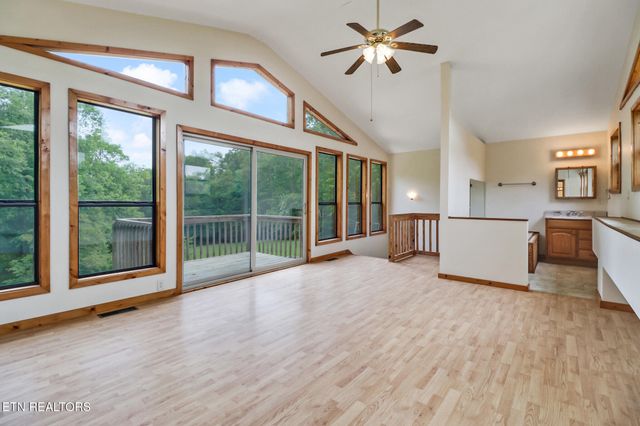 16501 Genesis Rd, Crossville, TN 38571