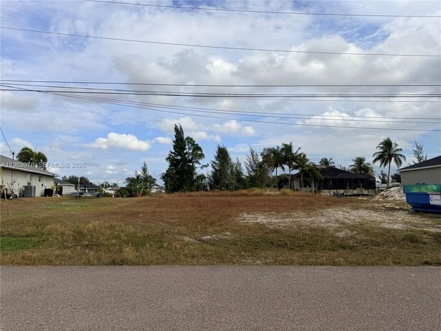 3709 NE 12th Place, Cape Coral, FL 33909