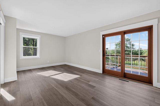 10489 Barnes Way, Inver Grove Heights, MN 55077