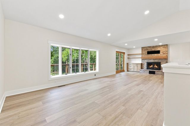 10489 Barnes Way, Inver Grove Heights, MN 55077
