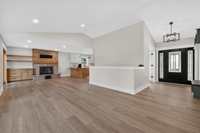 10489 Barnes Way, Inver Grove Heights, MN 55077