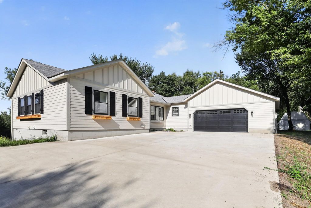 10489 Barnes Way, Inver Grove Heights, MN 55077 — exterior