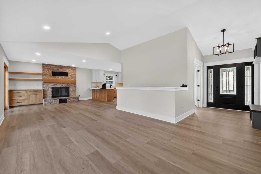 10489 Barnes Way, Inver Grove Heights, MN 55077 — photo 5