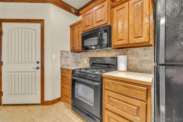 566 S 22nd Place, Collinsville, OK 74021