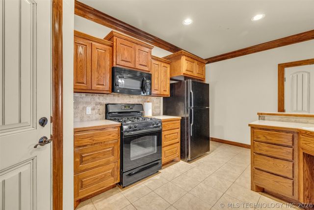 566 S 22nd Place, Collinsville, OK 74021