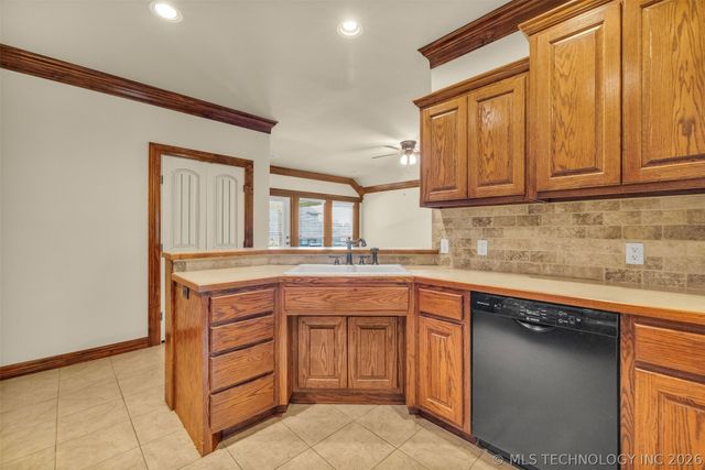 566 S 22nd Place, Collinsville, OK 74021