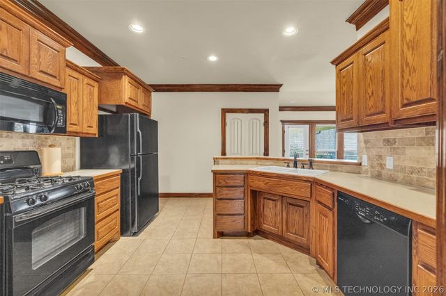 566 S 22nd Place, Collinsville, OK 74021
