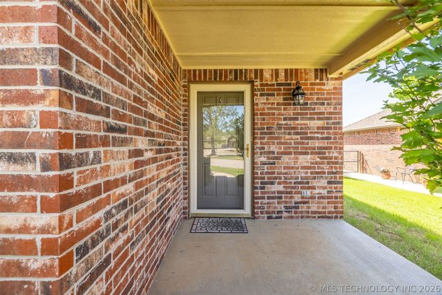 566 S 22nd Place, Collinsville, OK 74021