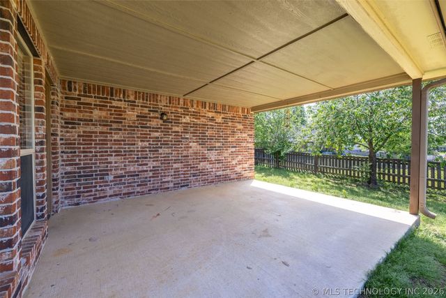 566 S 22nd Place, Collinsville, OK 74021