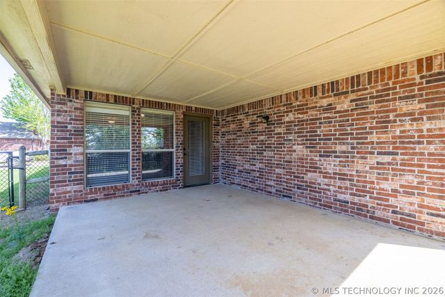 566 S 22nd Place, Collinsville, OK 74021