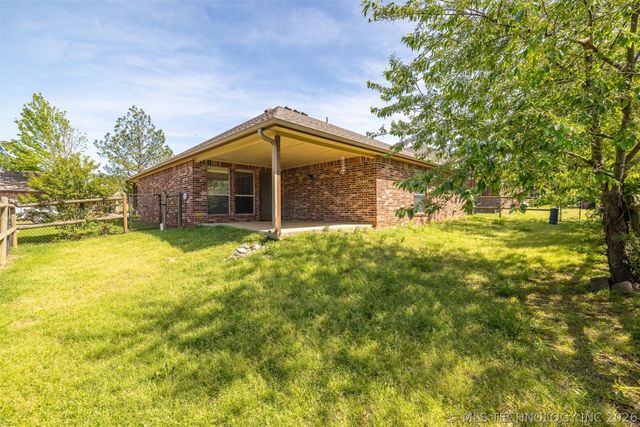 566 S 22nd Place, Collinsville, OK 74021