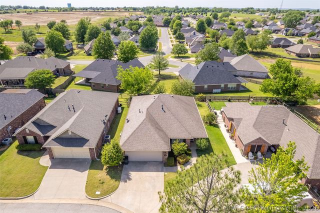 566 S 22nd Place, Collinsville, OK 74021
