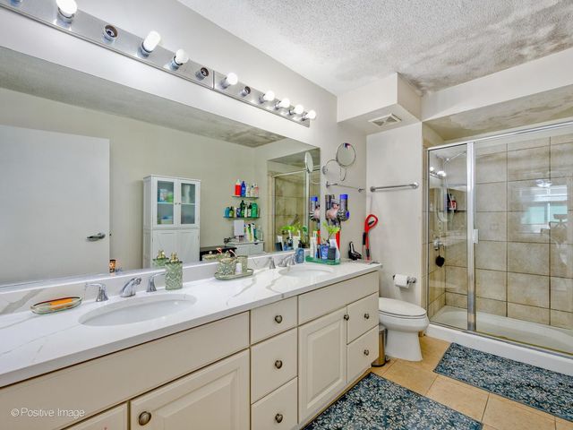 9715 WOODS Drive 402, Skokie, IL 60077