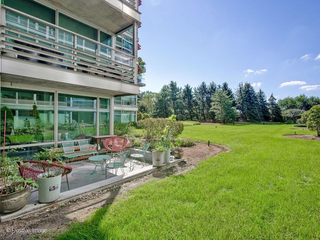 9715 WOODS Drive 402, Skokie, IL 60077