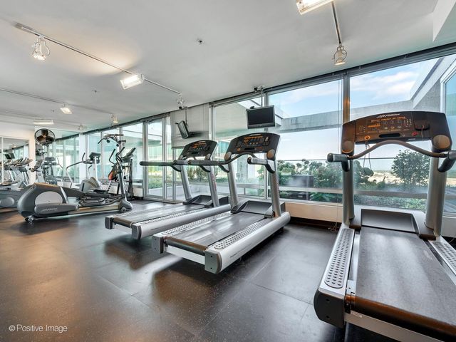 9715 WOODS Drive 402, Skokie, IL 60077