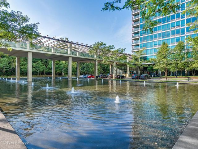 9715 WOODS Drive 402, Skokie, IL 60077
