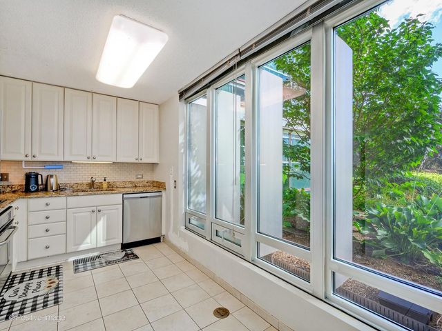 9715 WOODS Drive 402, Skokie, IL 60077
