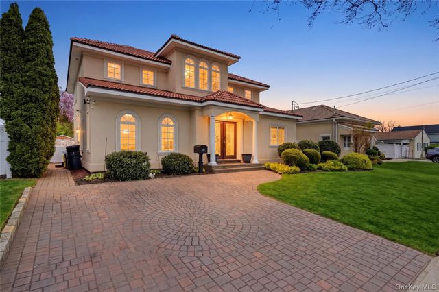 59 Park Lane, Massapequa, NY 11758