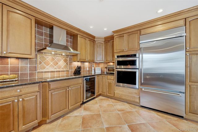 59 Park Lane, Massapequa, NY 11758