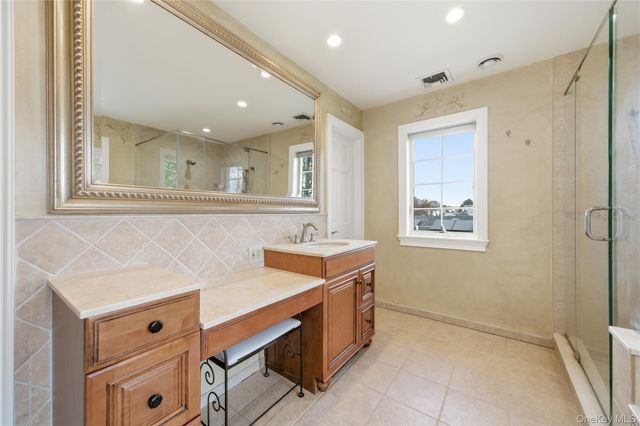 59 Park Lane, Massapequa, NY 11758
