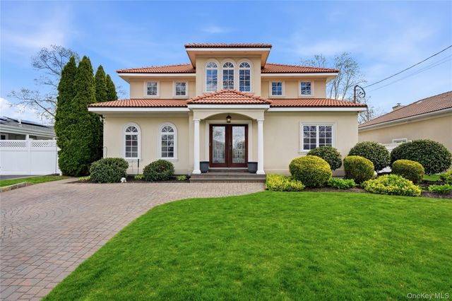 59 Park Lane, Massapequa, NY 11758