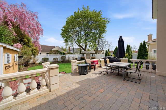 59 Park Lane, Massapequa, NY 11758