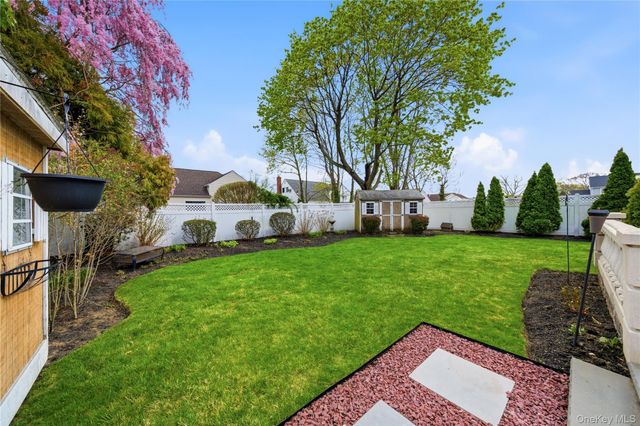 59 Park Lane, Massapequa, NY 11758